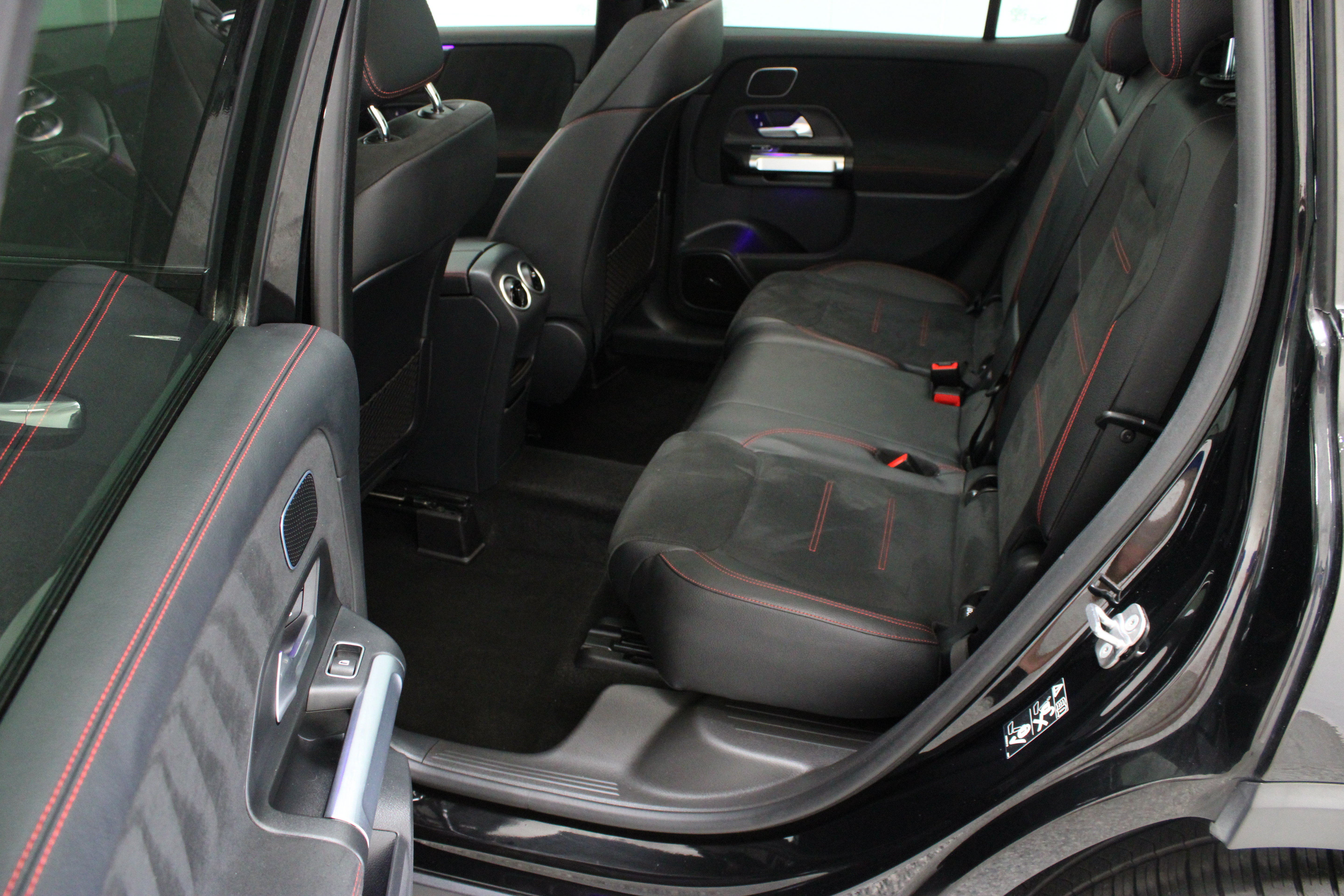 Used 2023 Mercedes-Benz GLB 35 AMG 4MATIC image 29