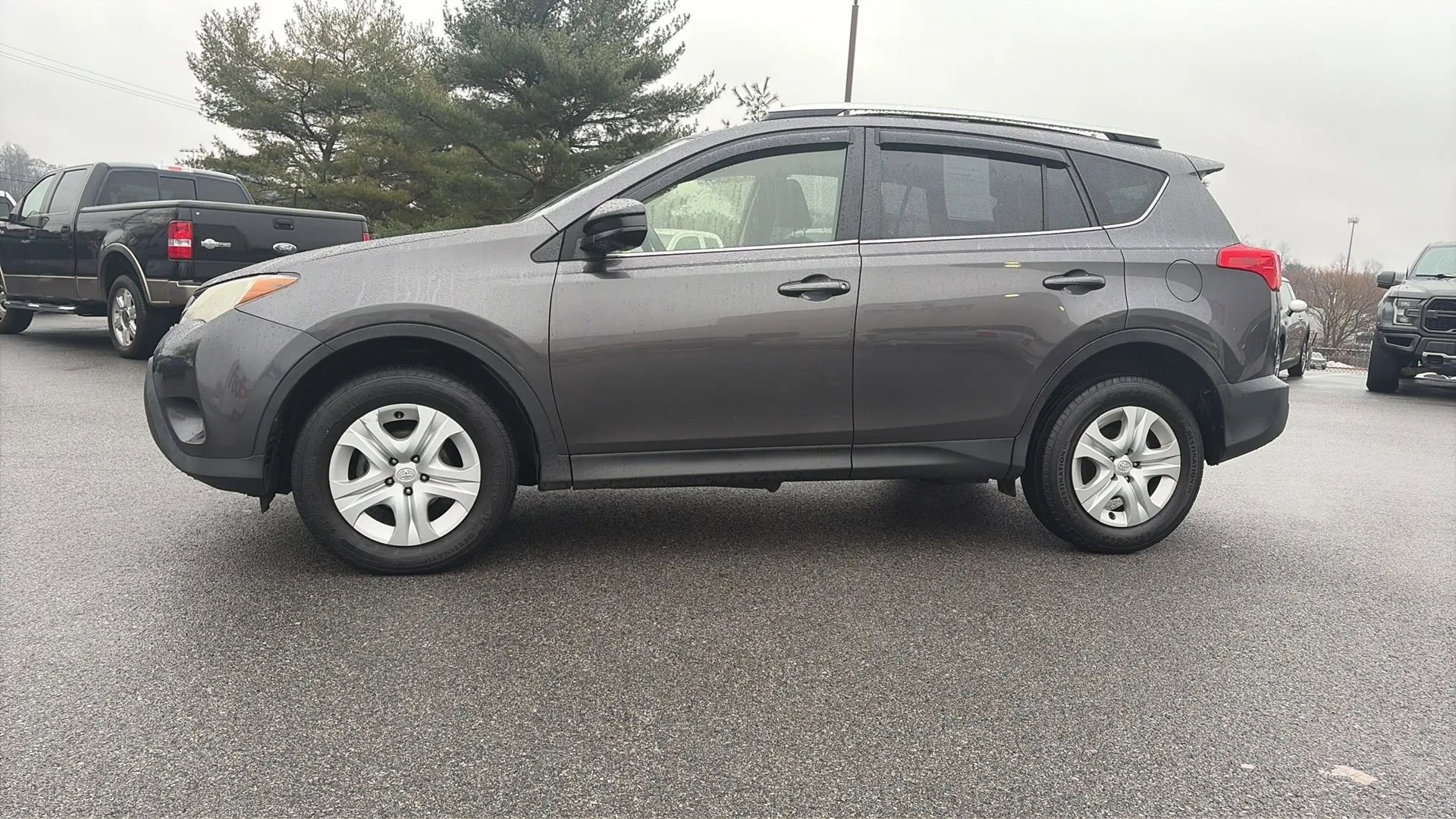 Used 2015 Toyota RAV4 LE image 4