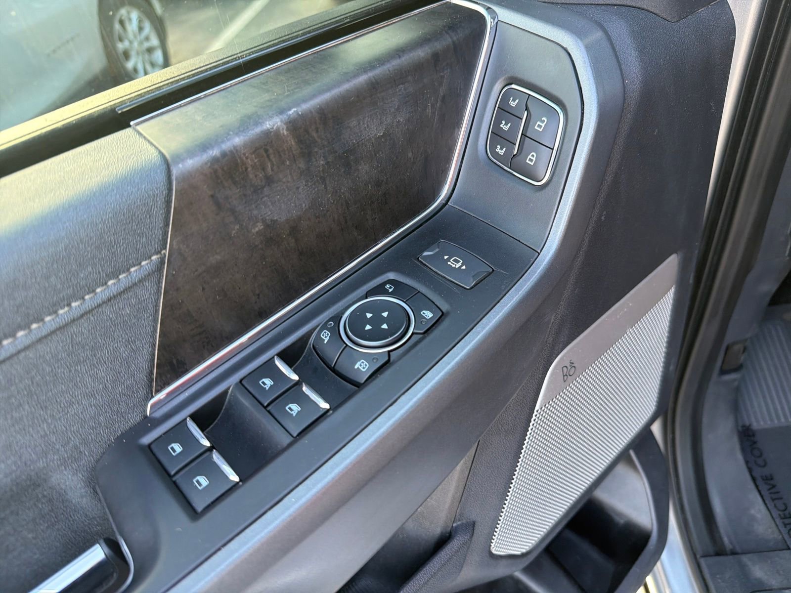 Used 2023 Ford F350 Lariat w/ FX4 Off-Road Package image 12