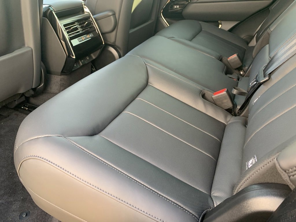 Used 2025 Land Rover Range Rover Sport SE image 19