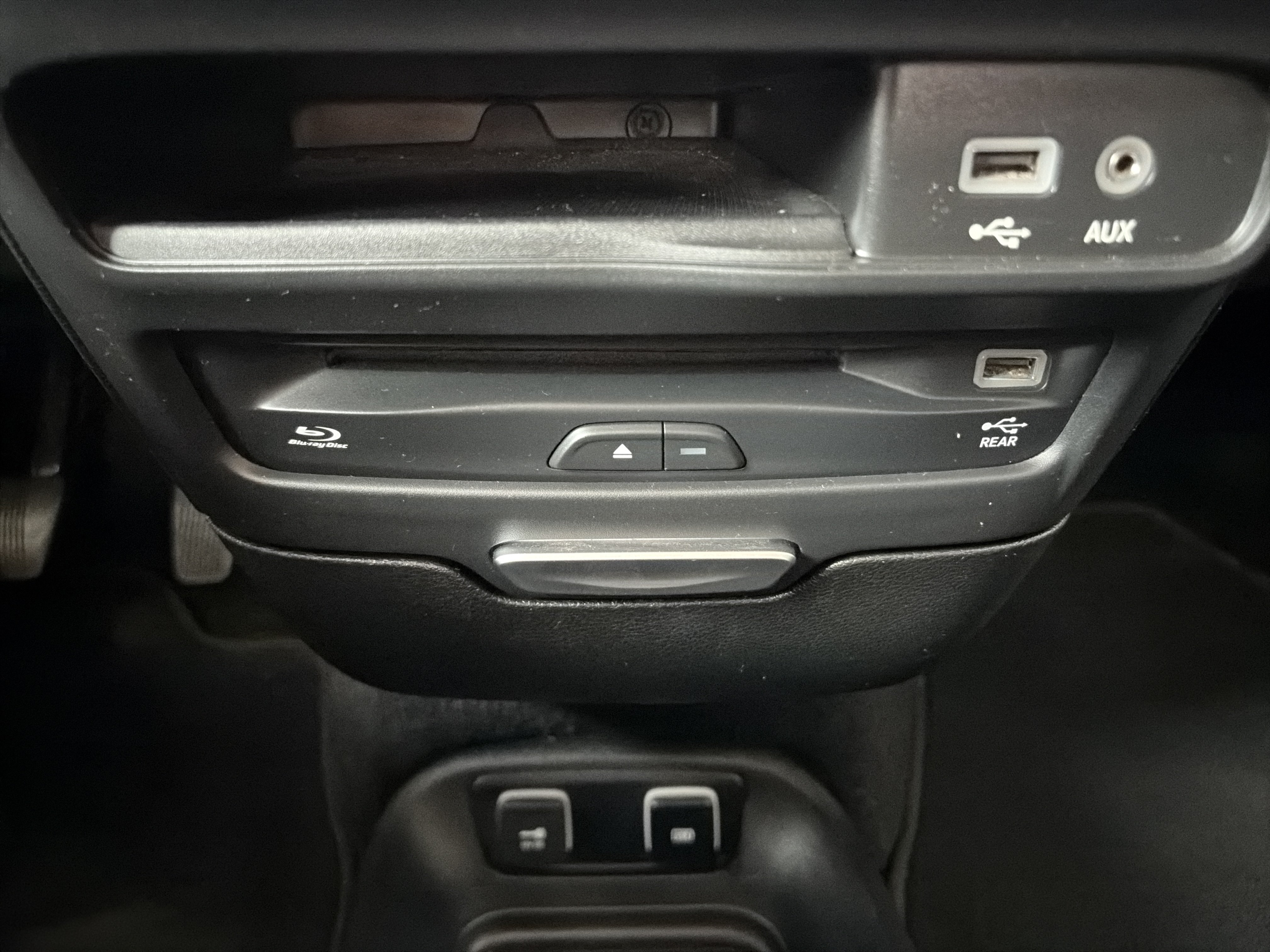 Used 2018 Chrysler Pacifica Touring-L Plus FWD image 19