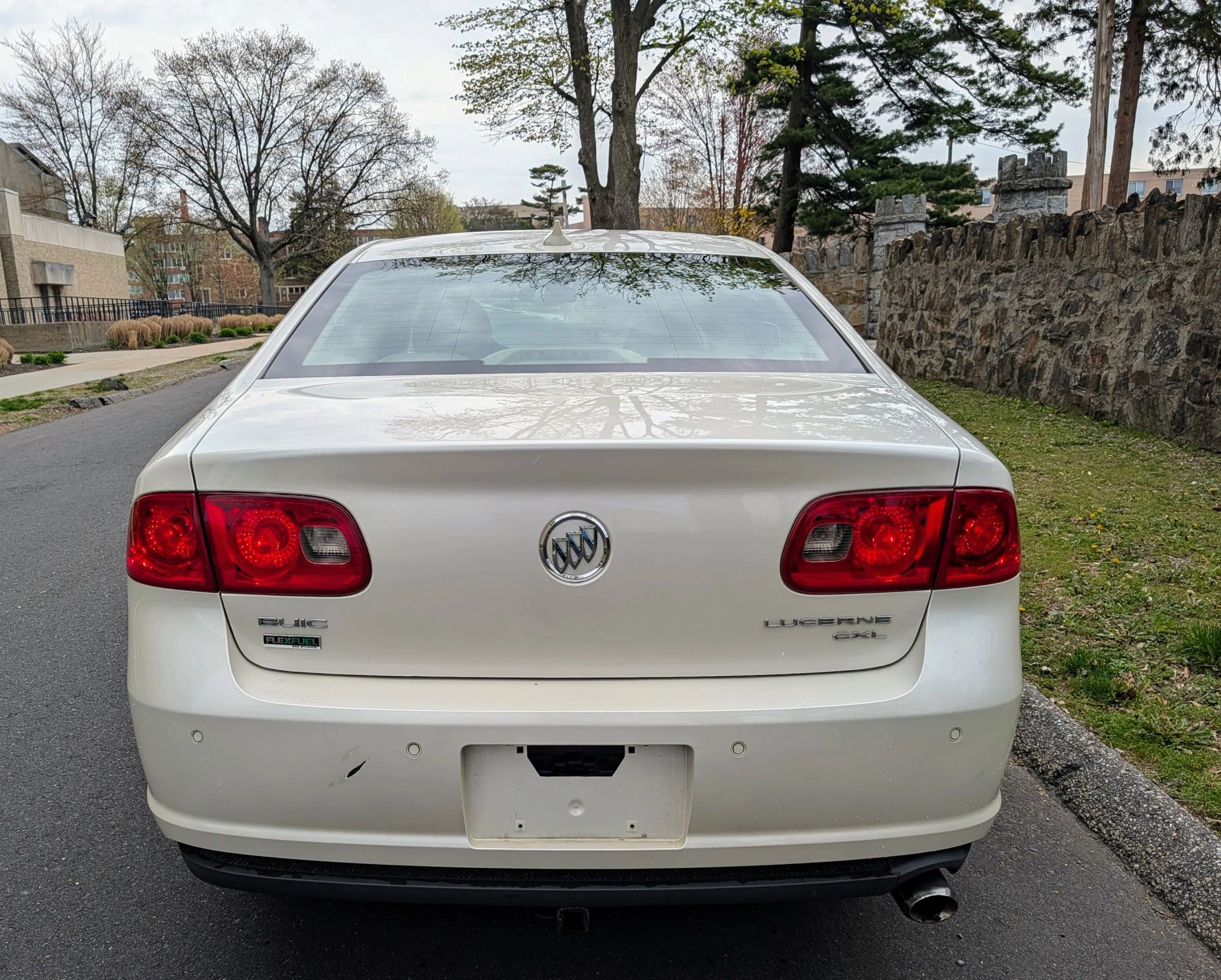 Used 2011 Buick Lucerne CXL w/ Driver Confidence Package FWD image 3