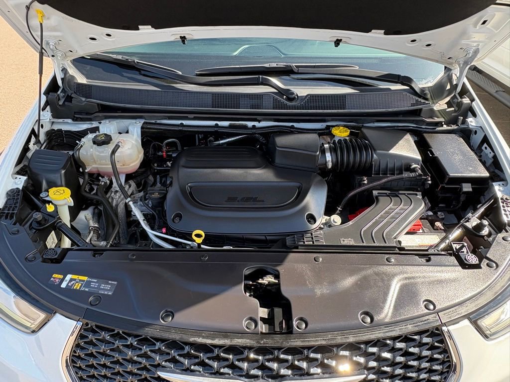 Certified 2023 Chrysler Pacifica Touring-L FWD image 10
