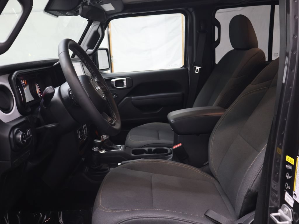Used 2025 Jeep Gladiator Sport AWD/4WD image 16