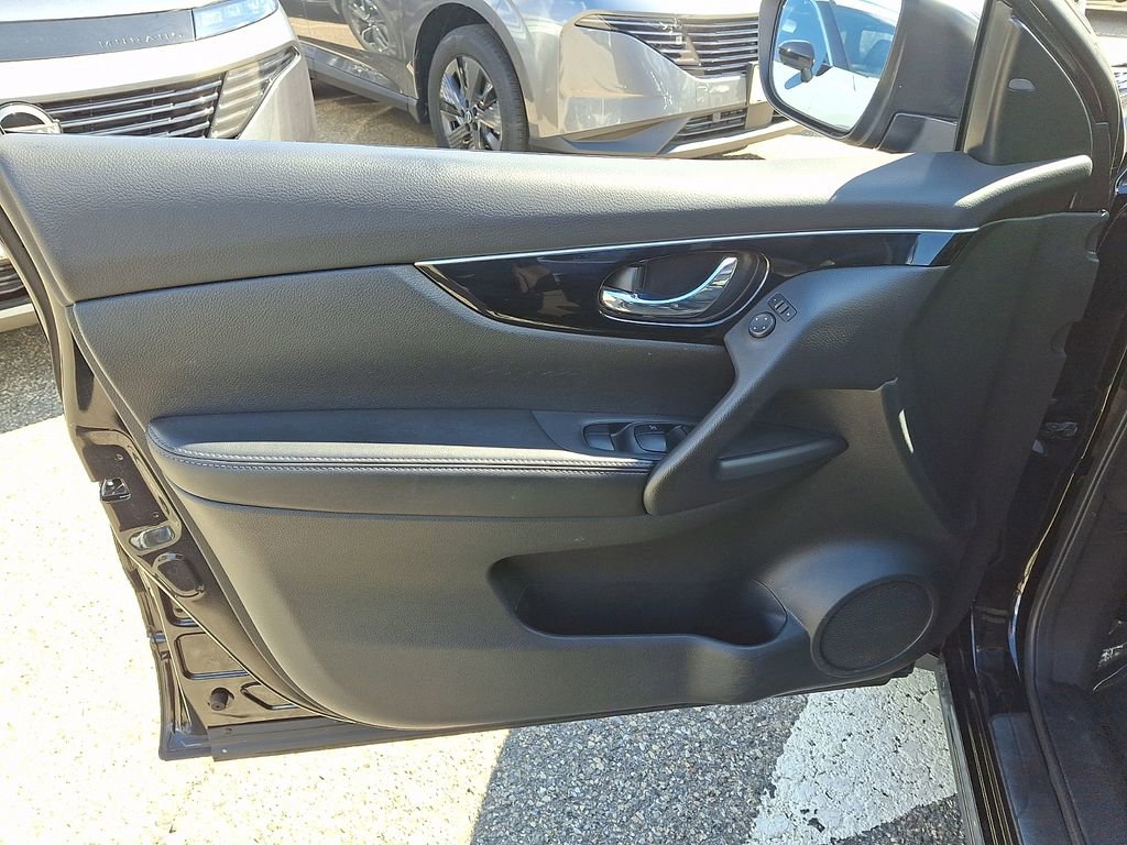 Used 2019 Nissan Rogue Sport SL w/ Premium Package image 14