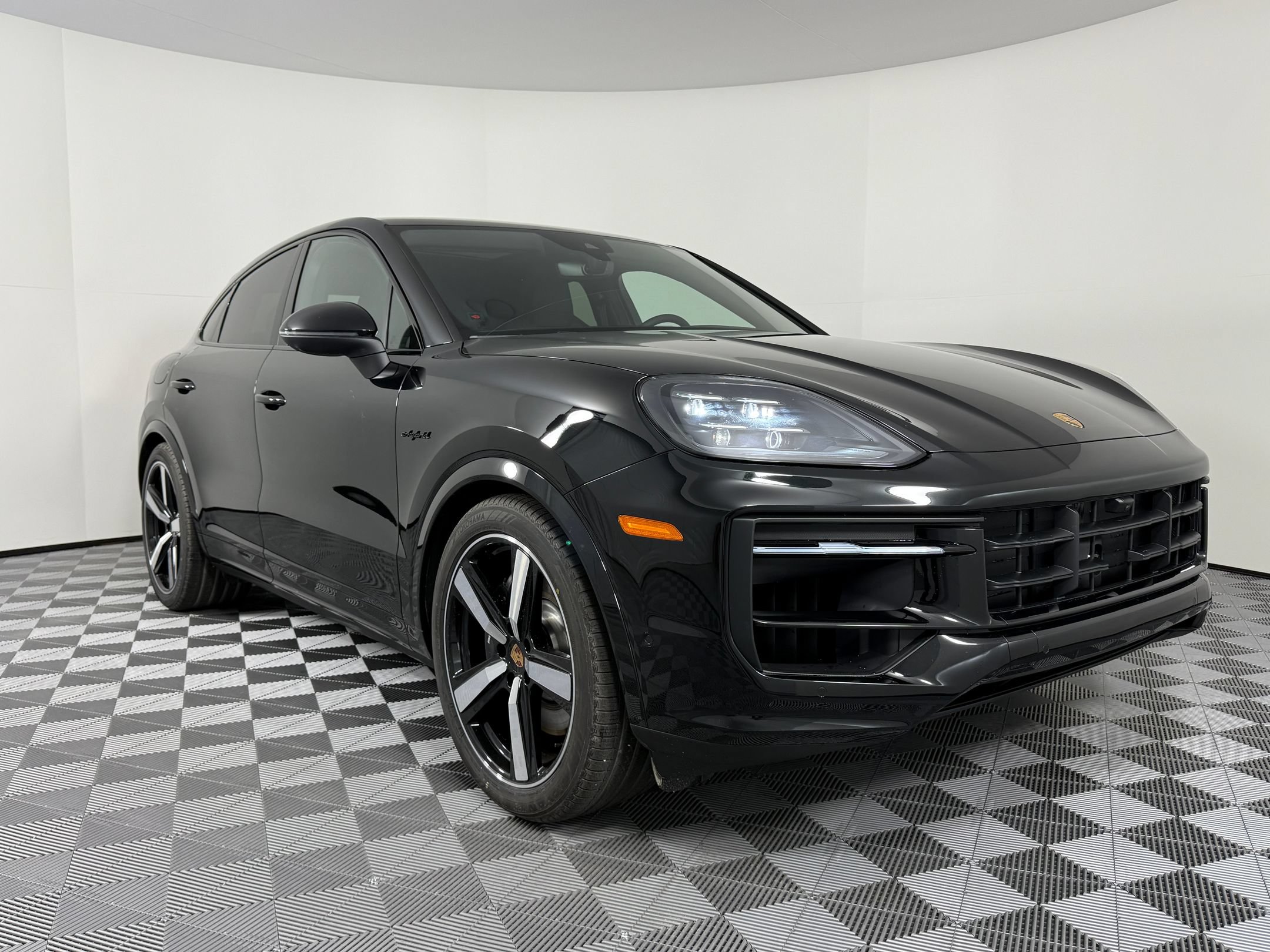 Certified 2026 Porsche Cayenne E-Hybrid Coupe AWD/4WD image 7