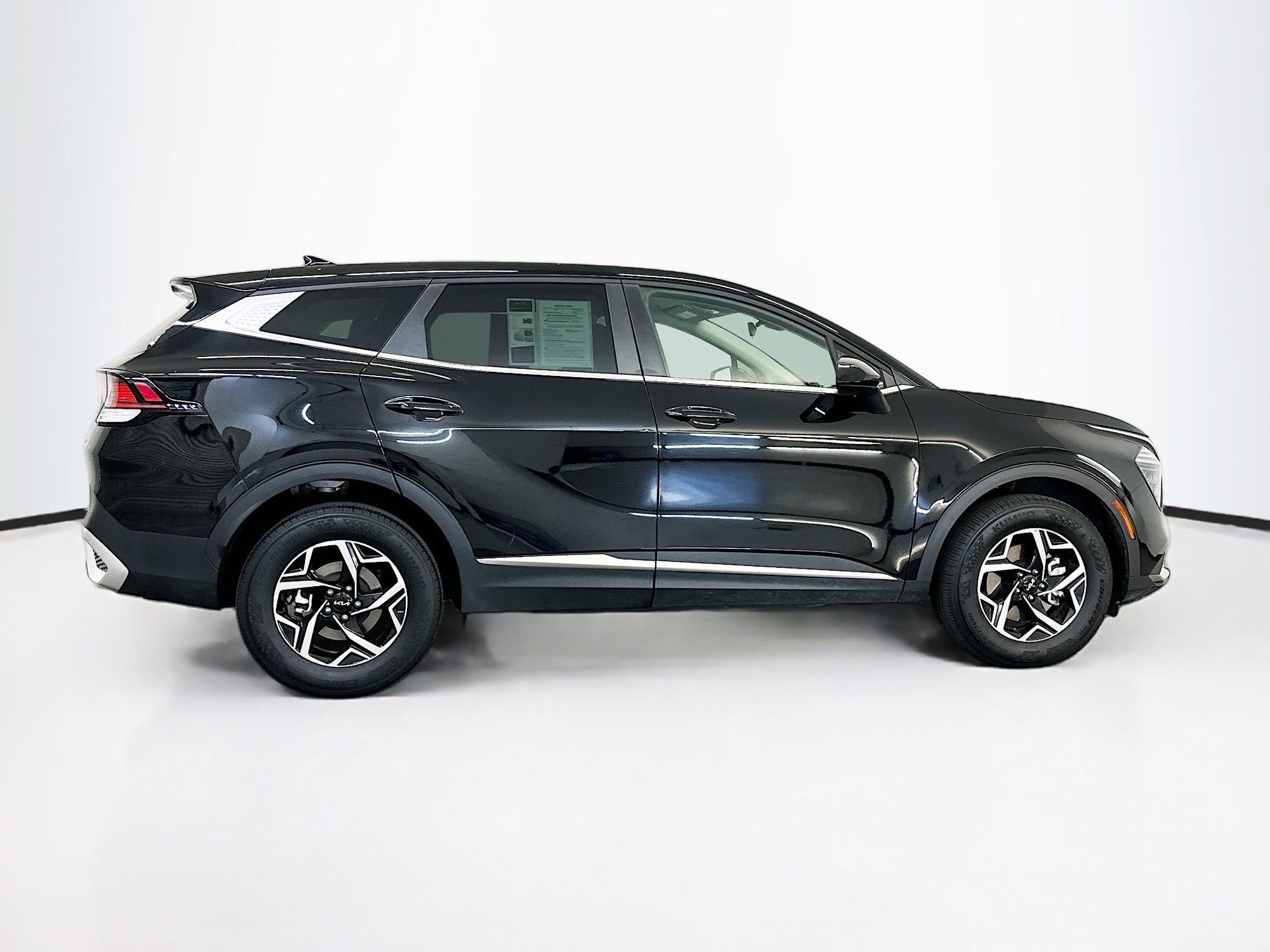Used 2025 Kia Sportage LX image 10