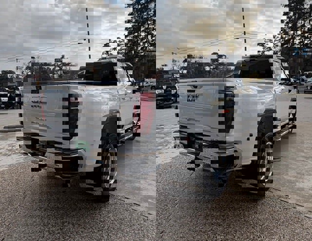 New 2026 GMC Sierra 3500 SLT w/ SLT Convenience Package image 8