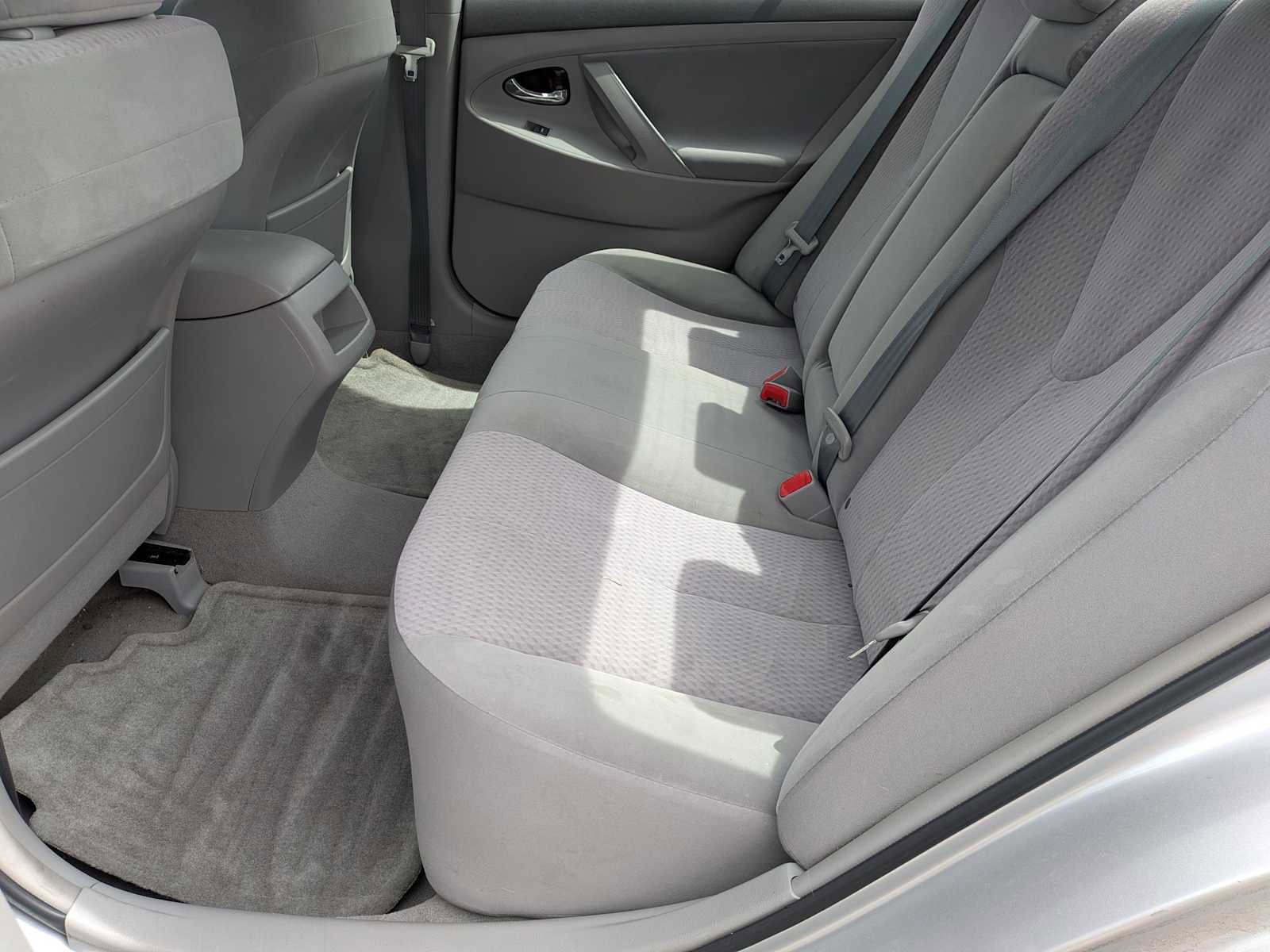 Used 2010 Toyota Camry LE FWD image 16
