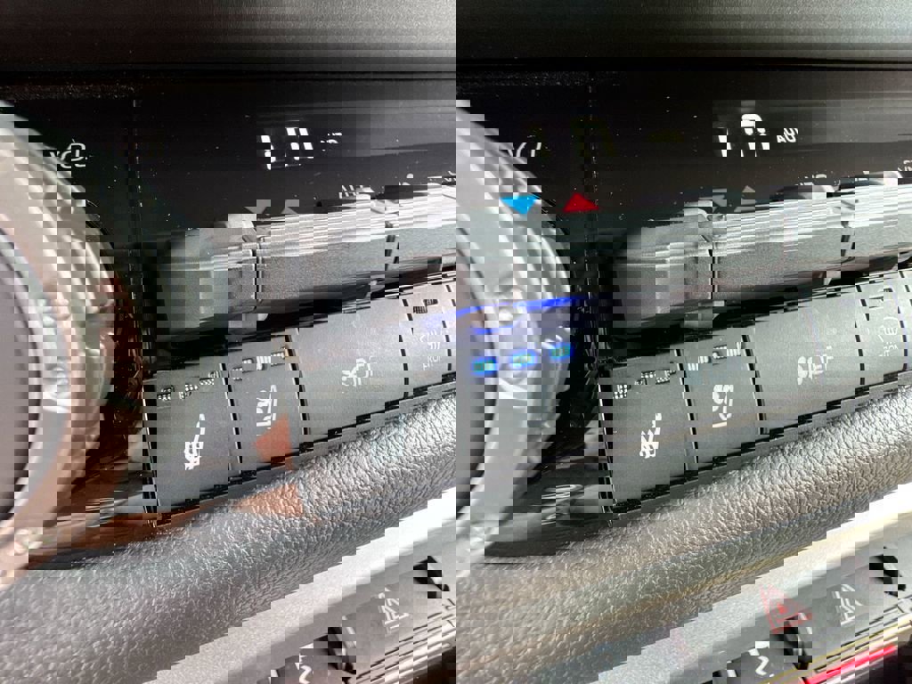 Used 2025 Toyota Tundra Limited image 37