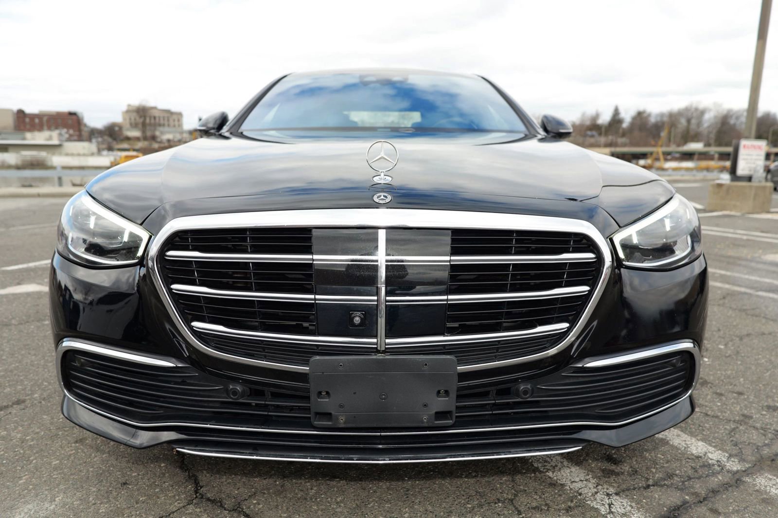 Used 2022 Mercedes-Benz S 580 4MATIC Sedan image 2