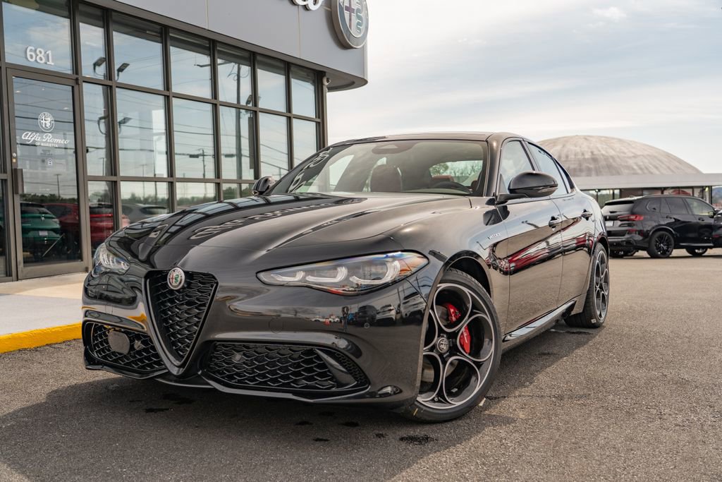 New 2025 Alfa Romeo Giulia w/ Veloce Package Rwd image 2