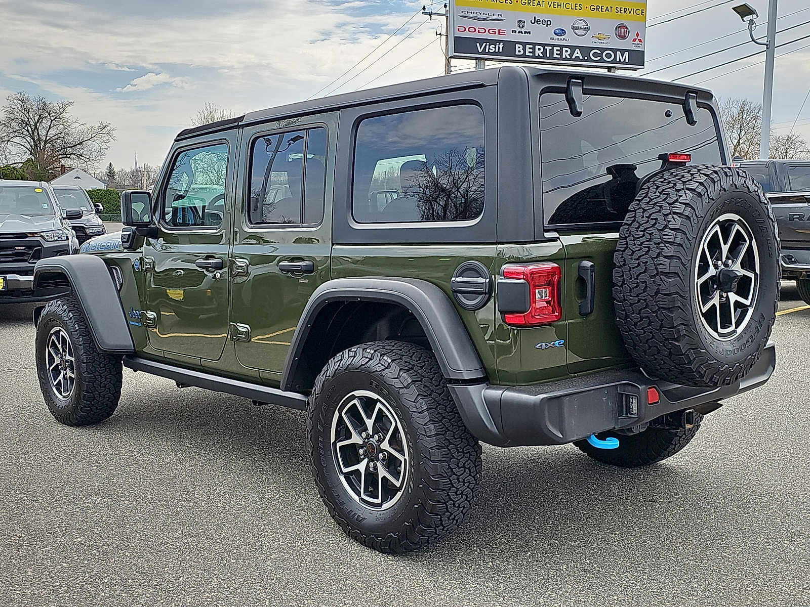 Used 2023 Jeep Wrangler Unlimited Rubicon 4xe w/ Cold Weather Group AWD/4WD image 4