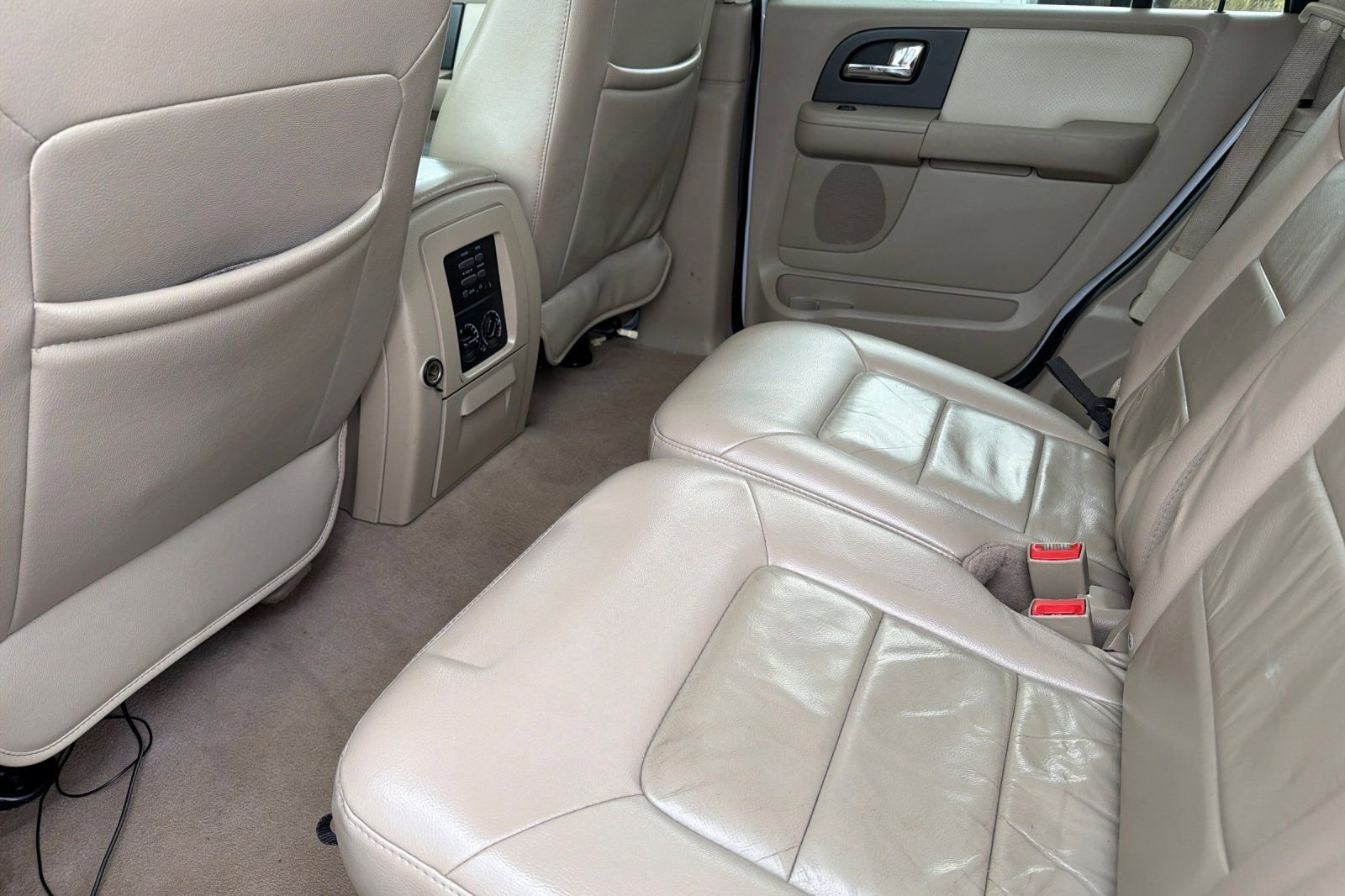 Used 2005 Ford Expedition XLT image 11