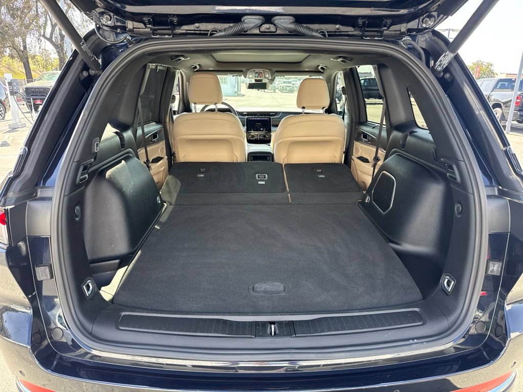 Certified 2024 Jeep Grand Cherokee Limited w/ Luxury Tech Group II RWD image 7