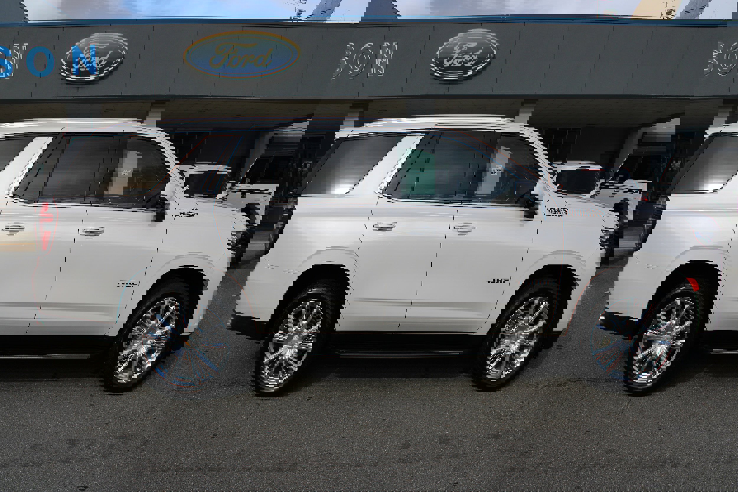 Used 2023 Chevrolet Tahoe High Country image 2