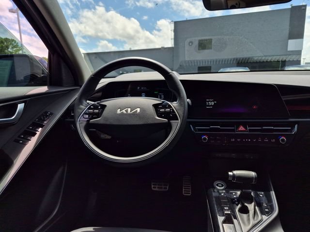 Used 2024 Kia Niro EX Touring FWD image 13