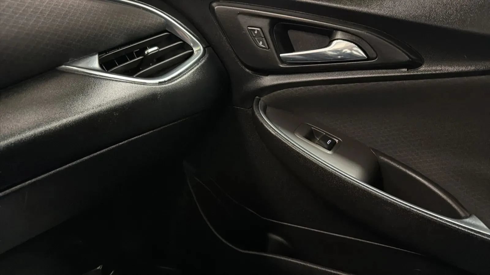 Used 2021 Chevrolet Malibu LT FWD image 18