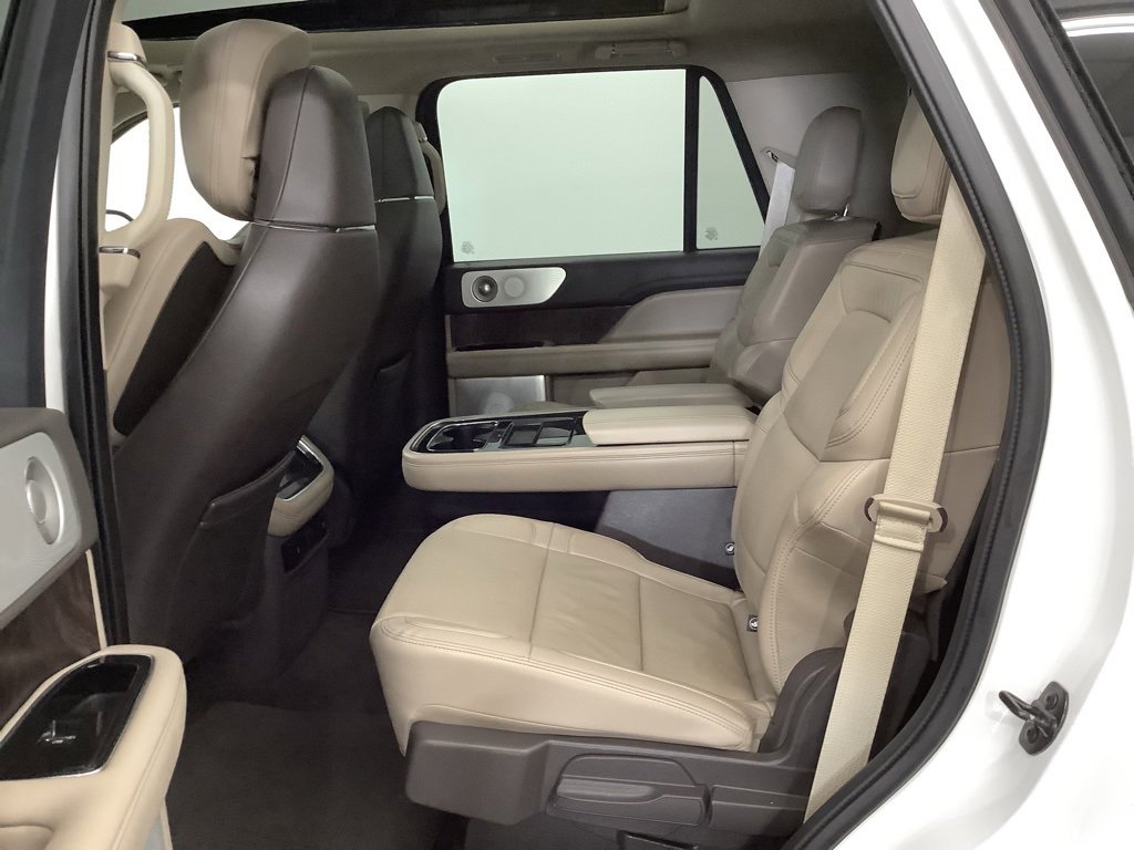 Used 2022 Lincoln Navigator Reserve image 6