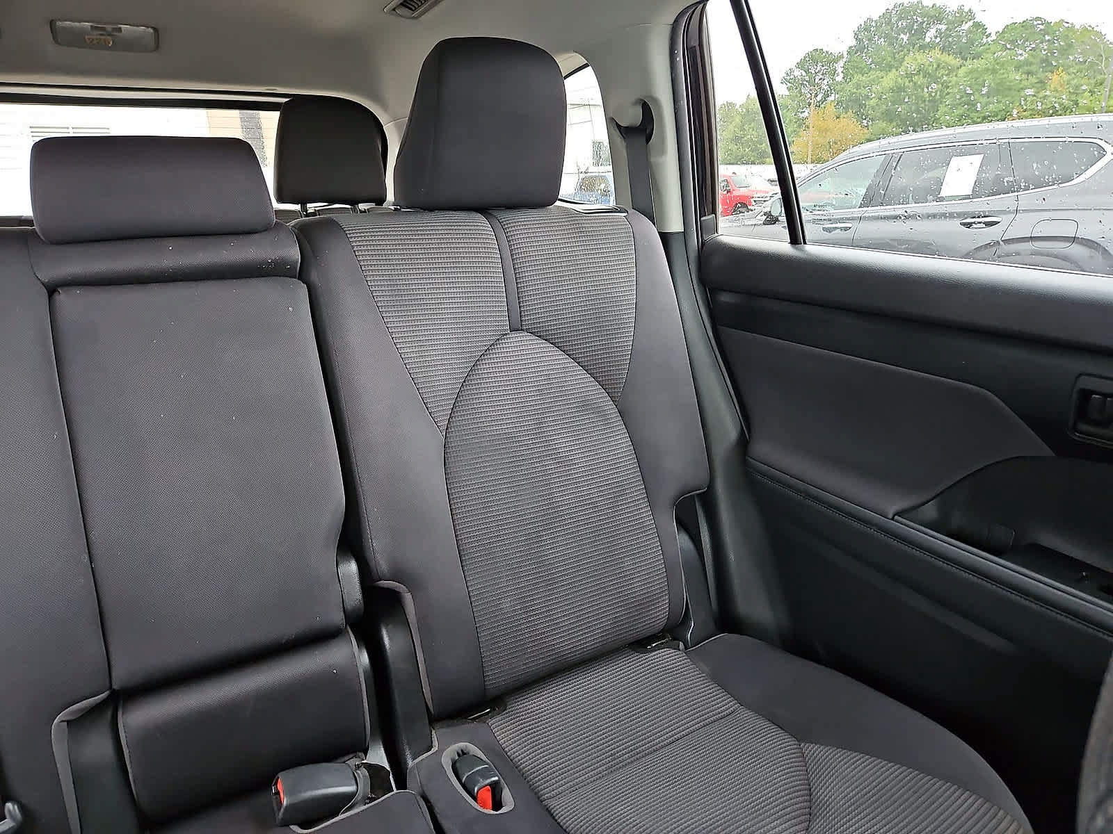 Used 2021 Toyota Highlander LE AWD/4WD image 15