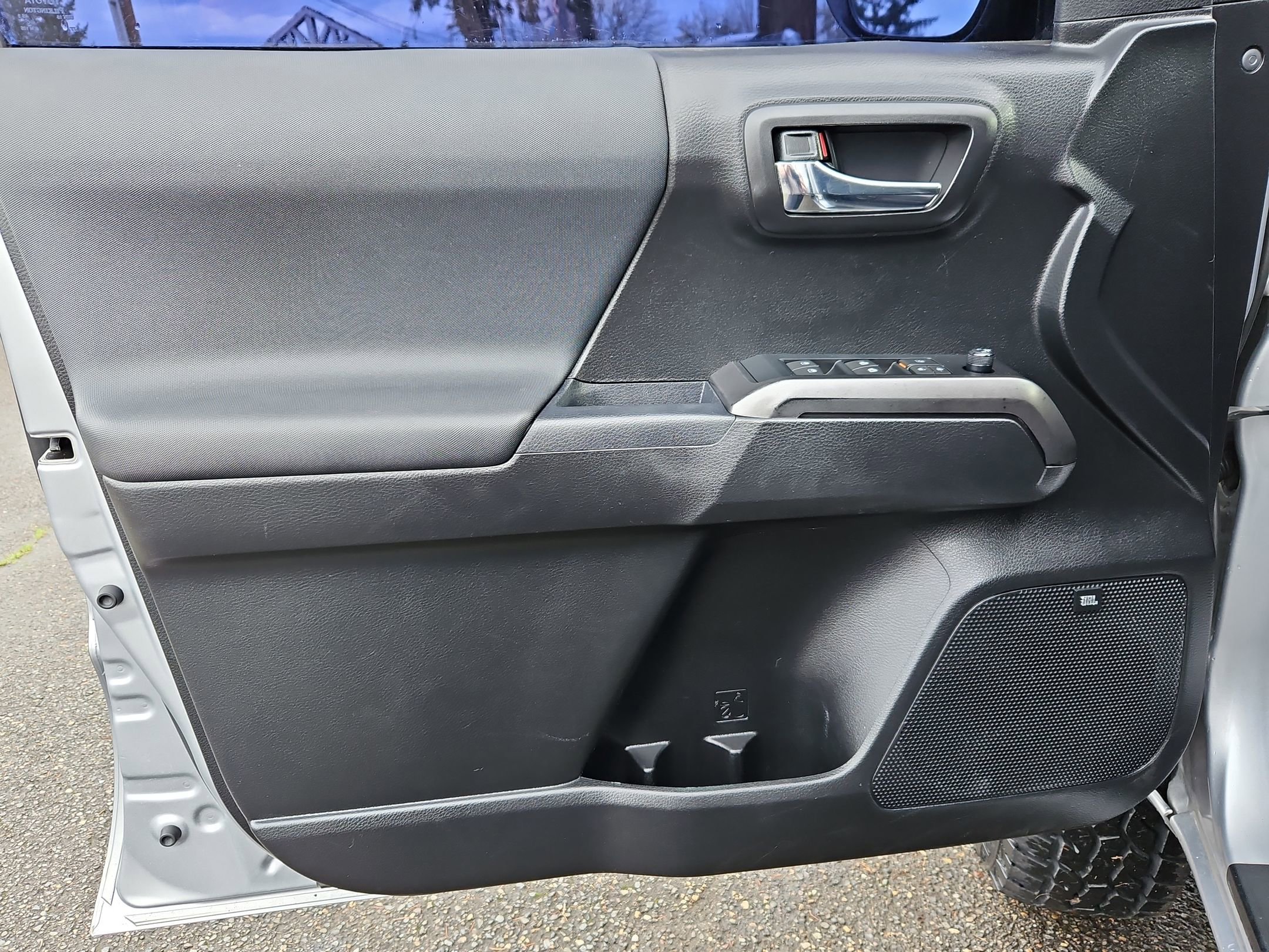 Used 2019 Toyota Tacoma TRD Off-Road image 9