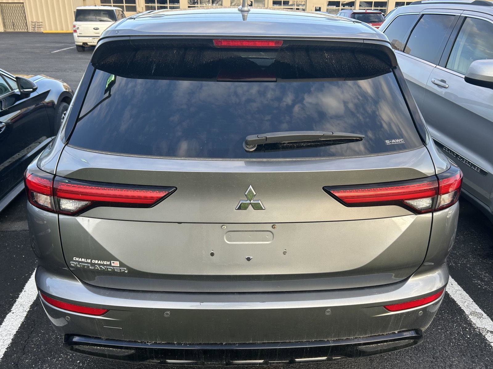 Used 2022 Mitsubishi Outlander SEL Black Edition image 3