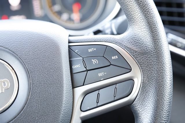 Used 2019 Jeep Cherokee Sport FWD image 18