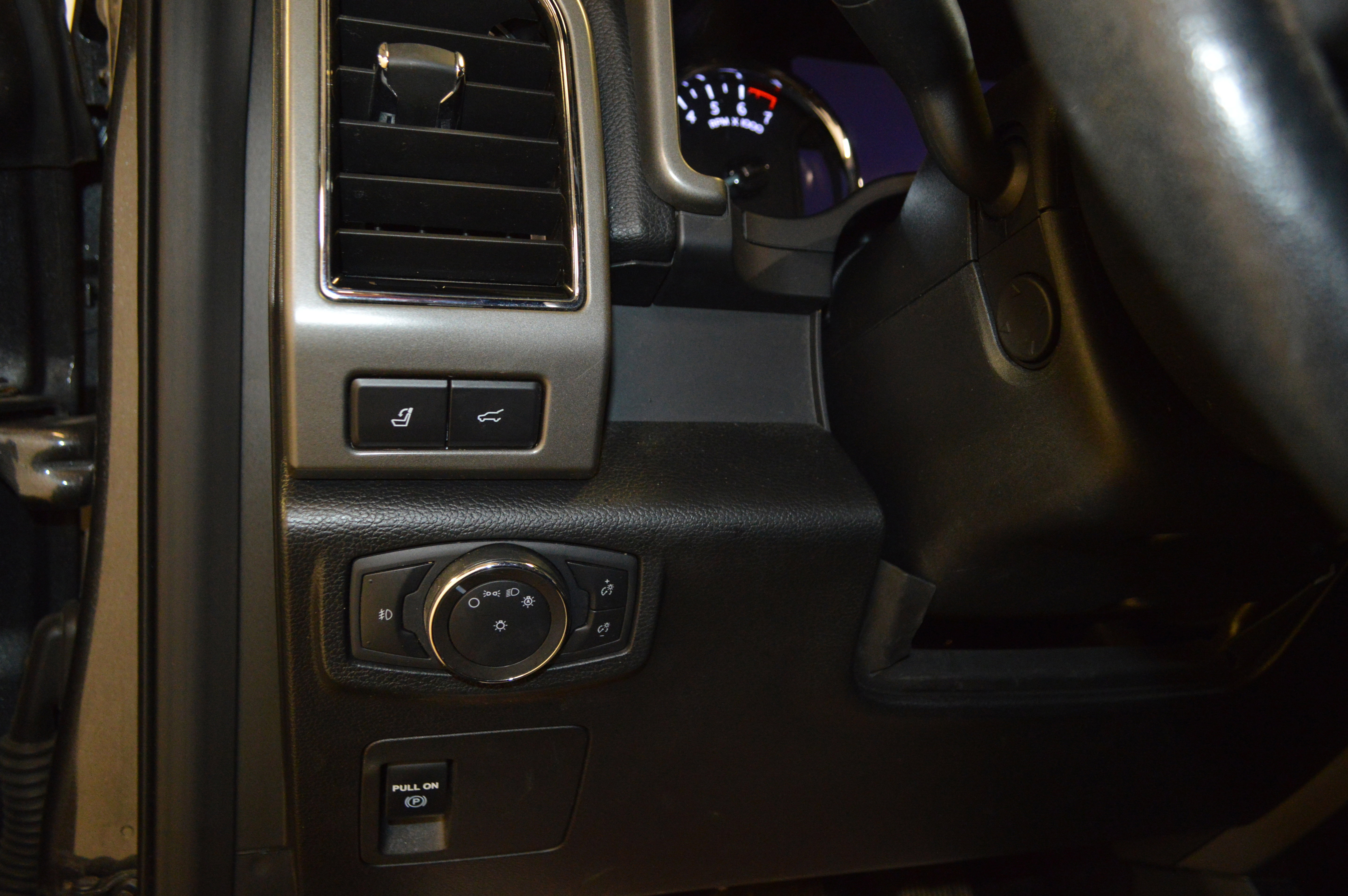 Used 2020 Ford Expedition XLT w/ Equipment Group 202A image 17