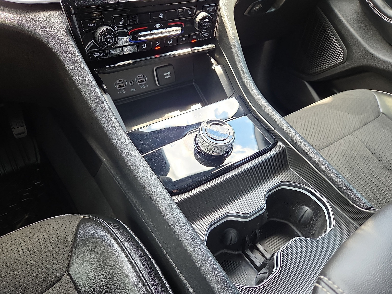 Used 2024 Jeep Grand Cherokee Altitude AWD/4WD image 25