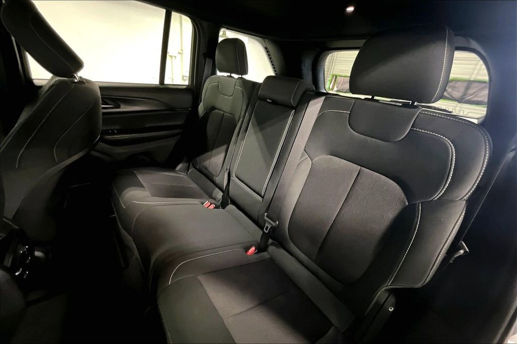 Used 2024 Jeep Grand Cherokee Laredo w/ Trailer Tow Package image 35