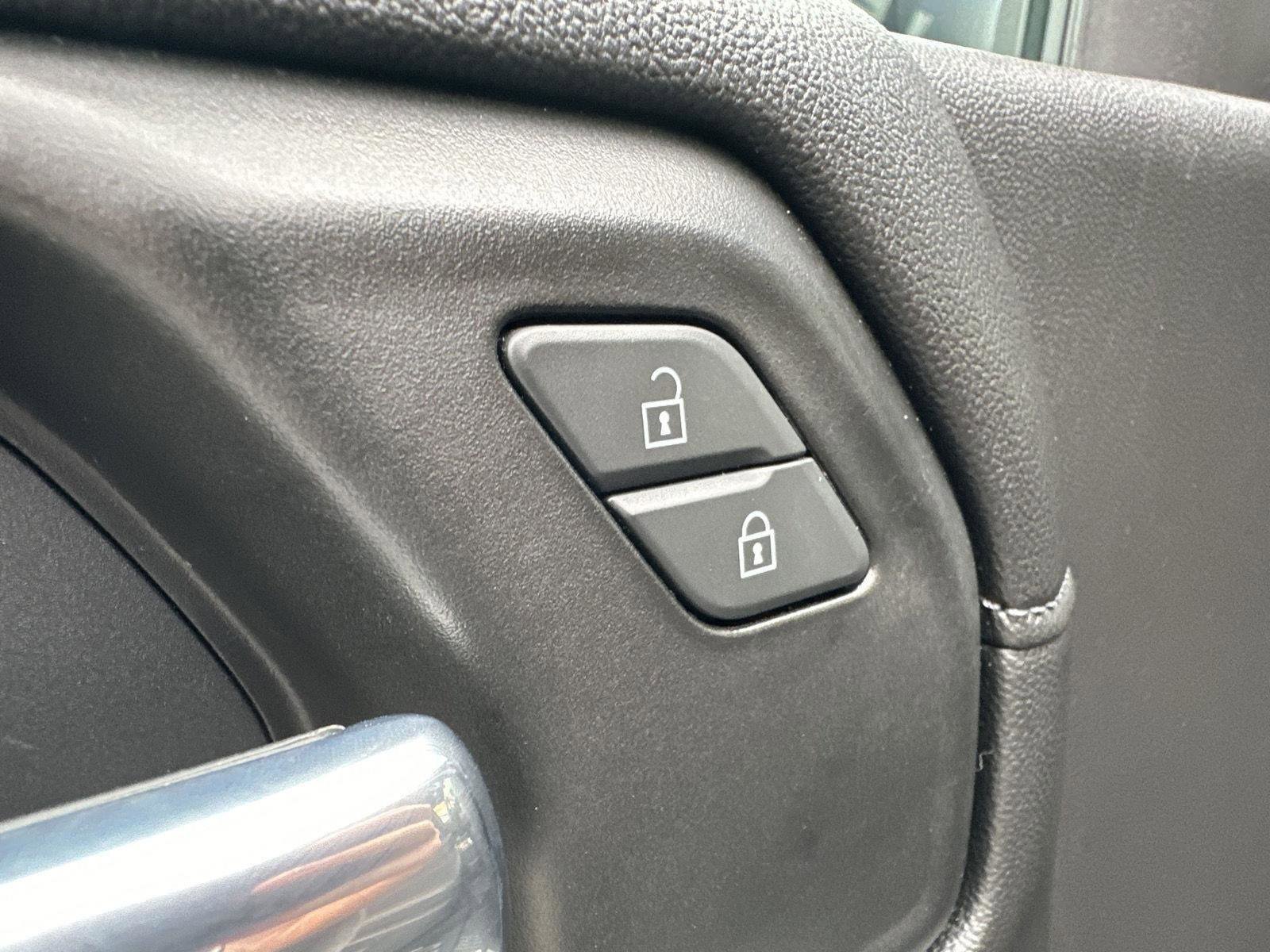 Used 2021 Chevrolet Silverado 1500 LT Trail Boss w/ LT Trail Boss Premium Package image 8