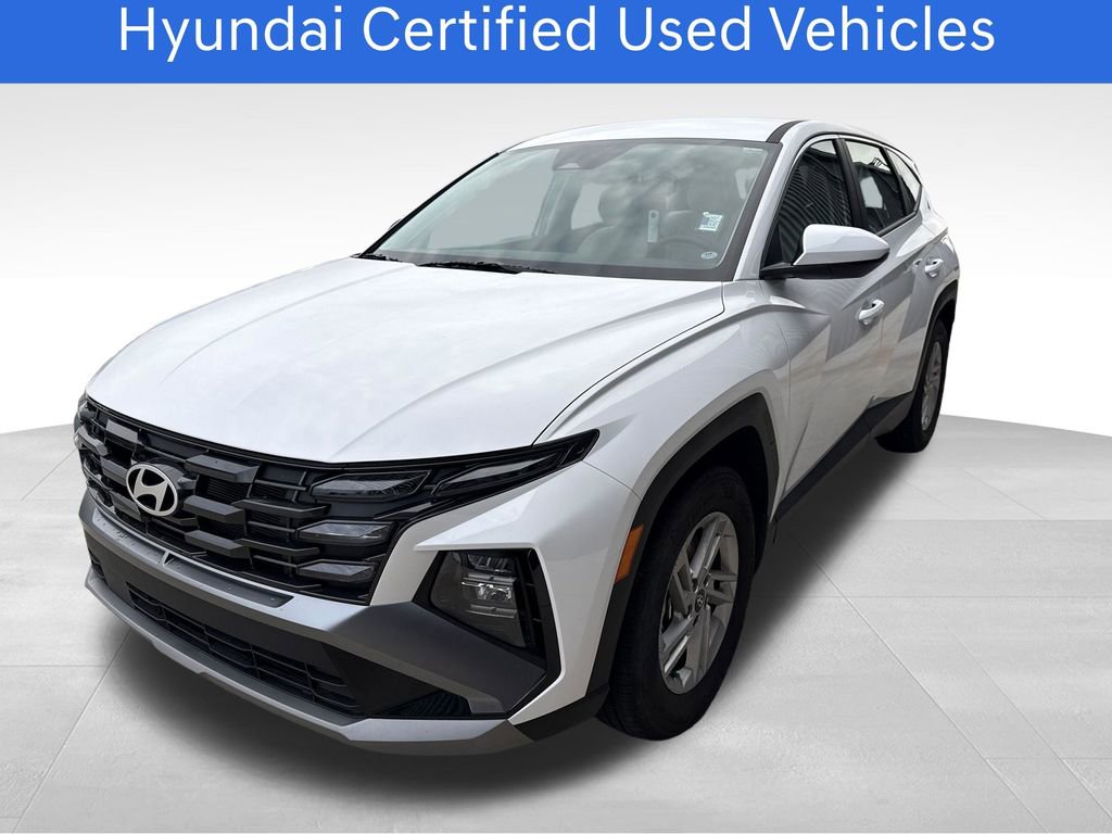 Certified 2025 Hyundai Tucson SE image 1
