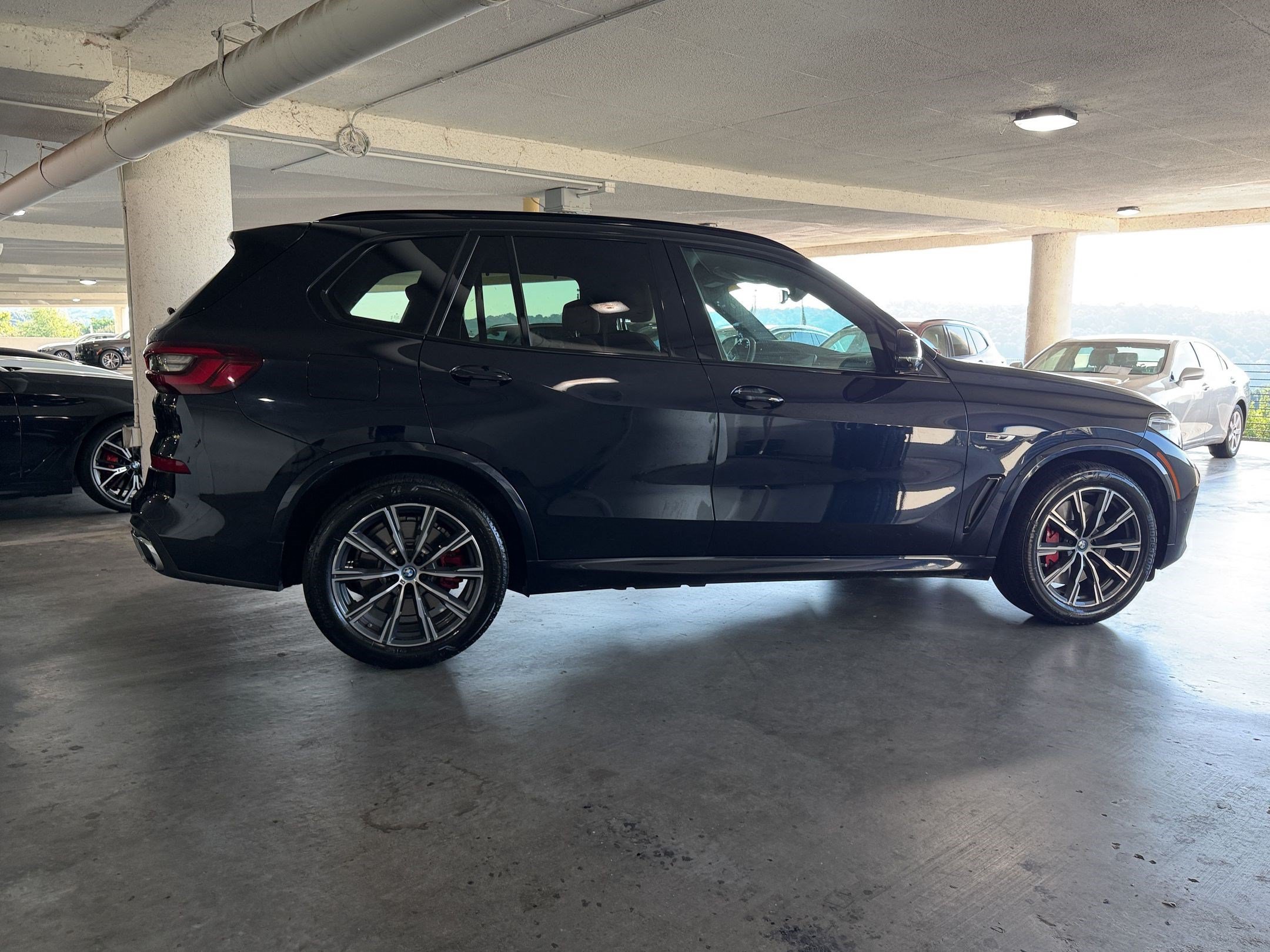 Used 2022 BMW X5 xDrive45e w/ M Sport Package AWD/4WD image 12