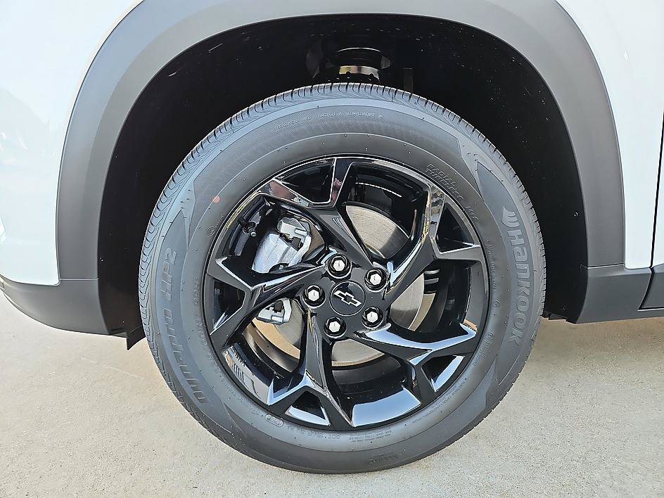 New 2026 Chevrolet Trax LT w/ Driver Confidence Package FWD image 8