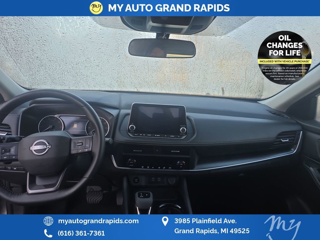 Used 2025 Nissan Rogue SV AWD/4WD image 12
