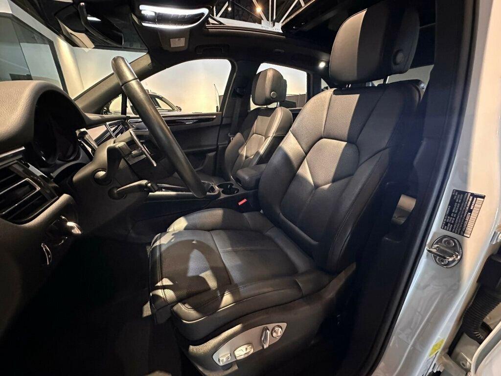 Used 2025 Porsche Macan AWD/4WD image 17