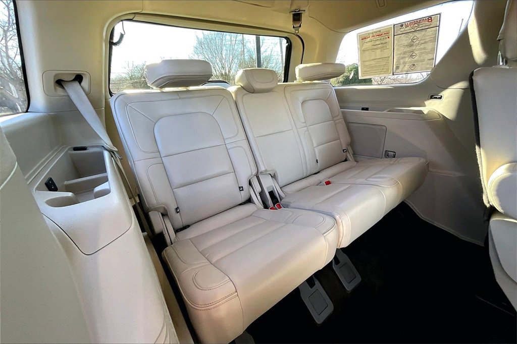 Used 2019 Lincoln Navigator Select image 25