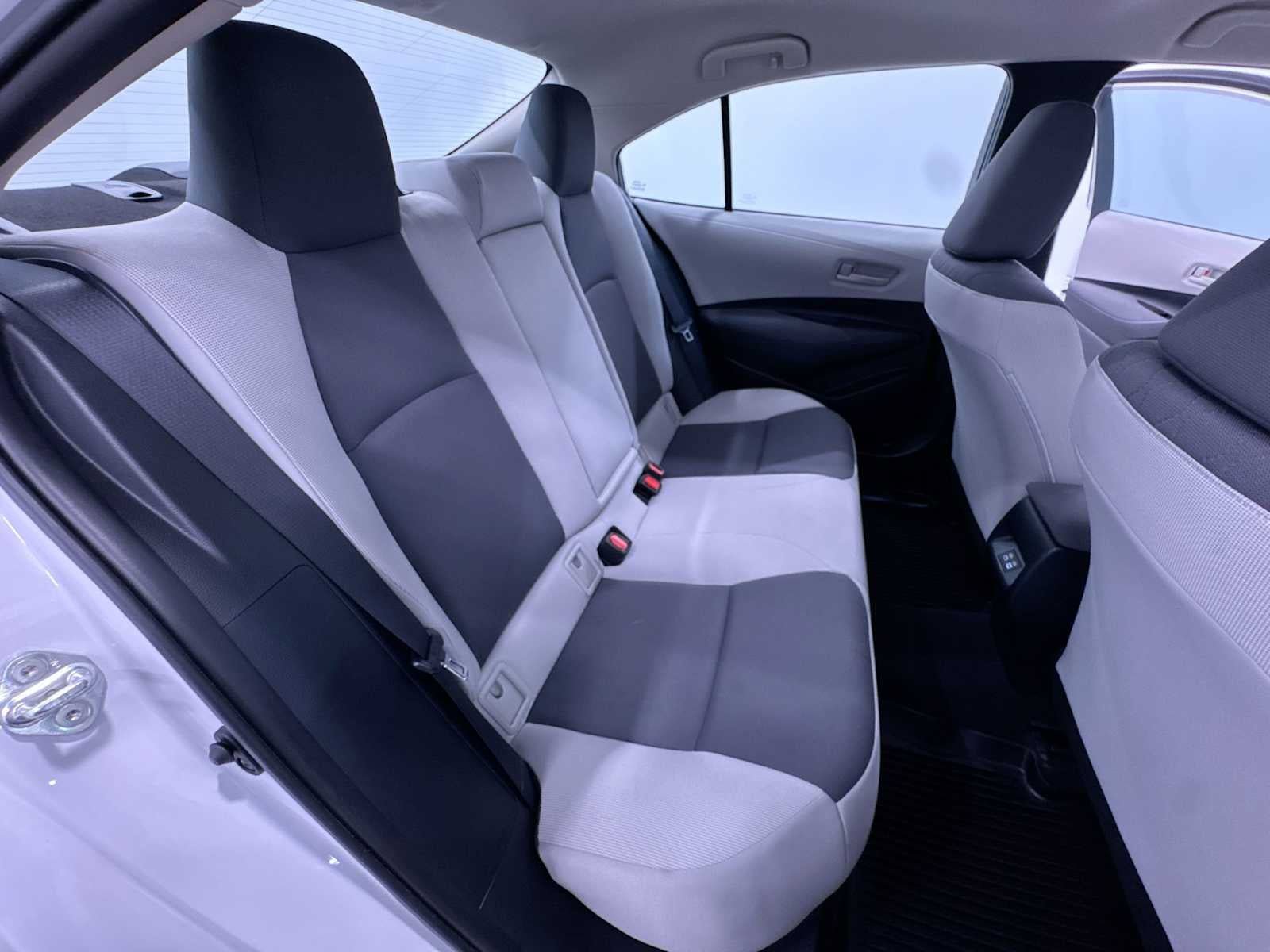 Used 2023 Toyota Corolla LE FWD image 27