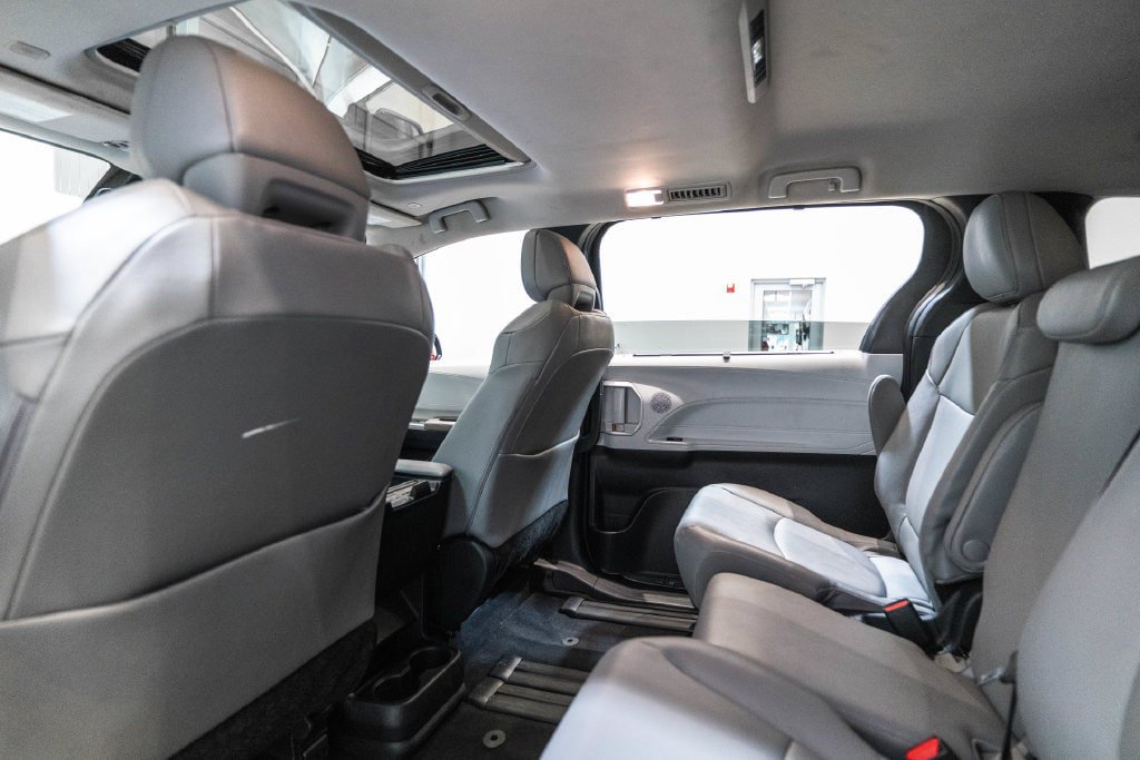 Used 2025 Toyota Sienna XLE FWD image 13