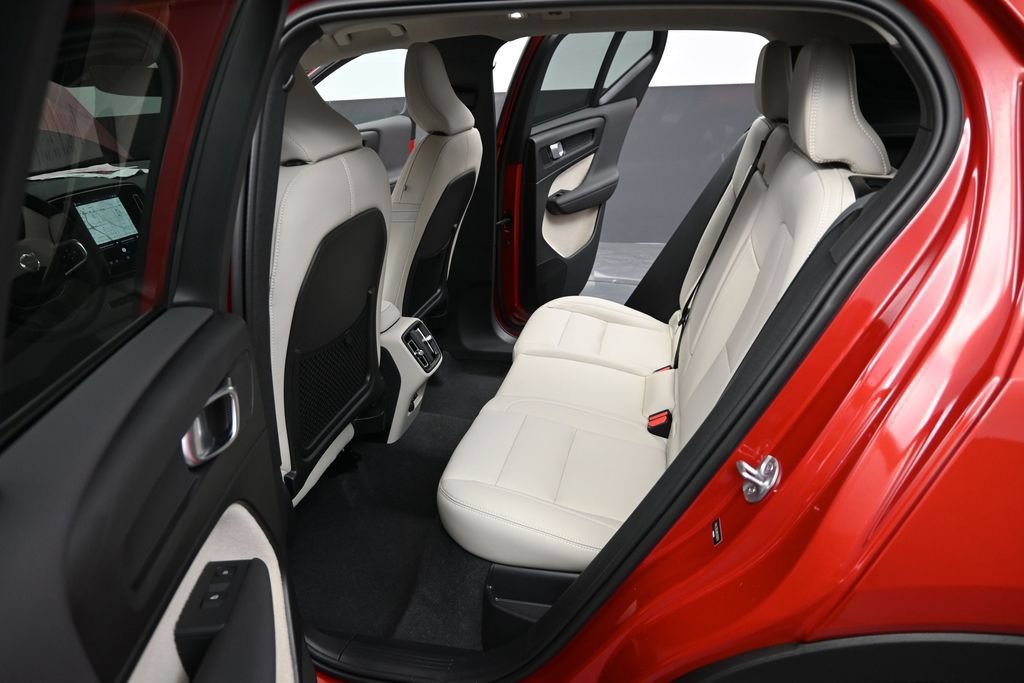 Used 2024 Volvo XC40 B5 Plus w/ Climate Package AWD/4WD image 11