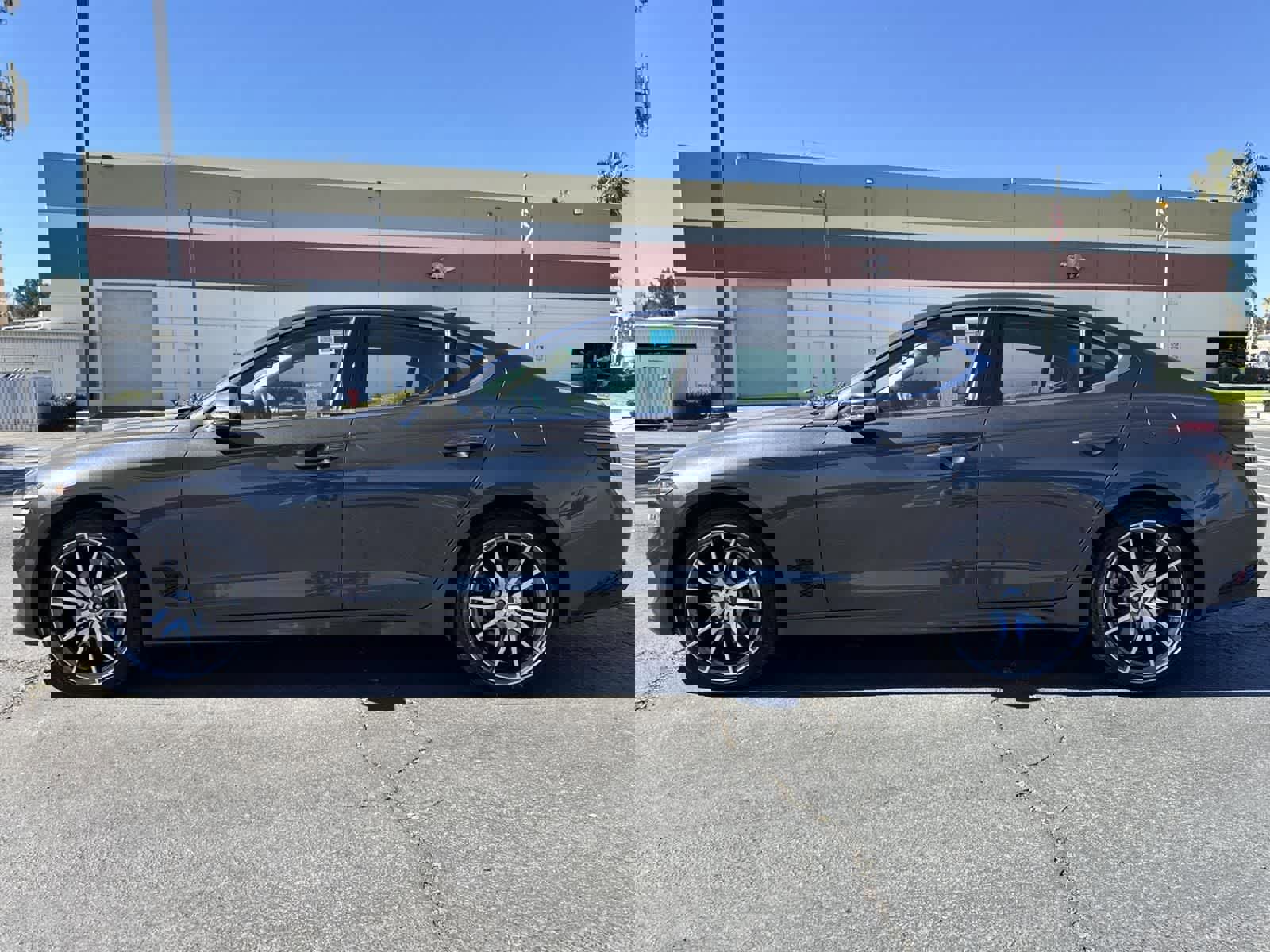 Used 2023 Genesis G70 2.0T image 5