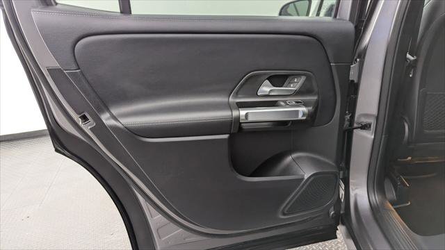 Used 2021 Mercedes-Benz GLB 250 w/ Premium Package image 16