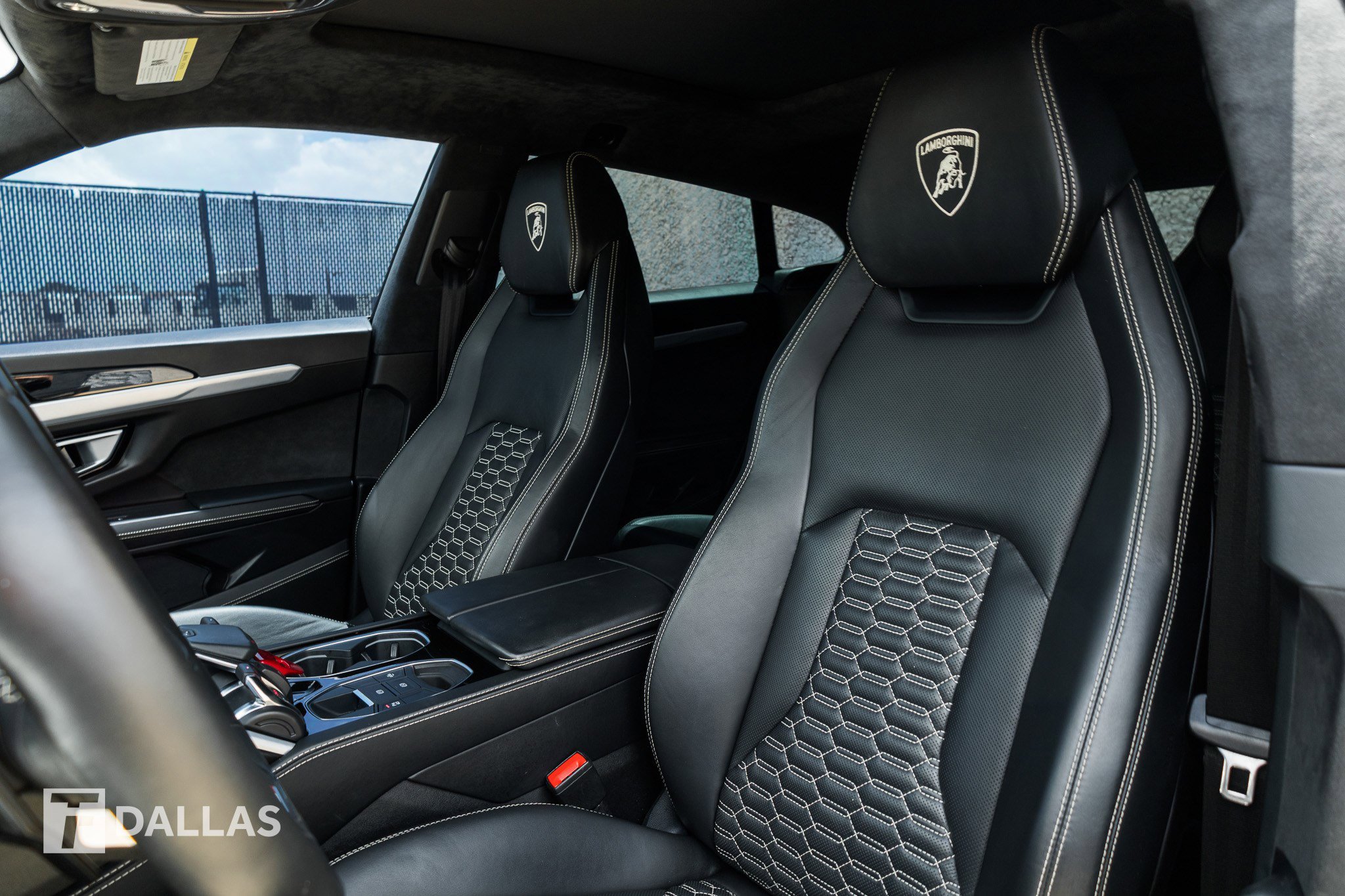 Used 2019 Lamborghini Urus AWD/4WD image 22