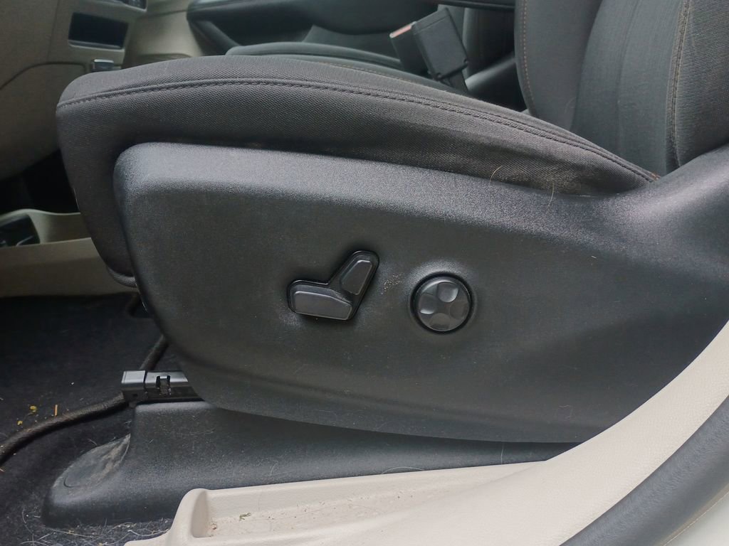 Used 2017 Chrysler Pacifica LX w/ Tire & Wheel Group image 16