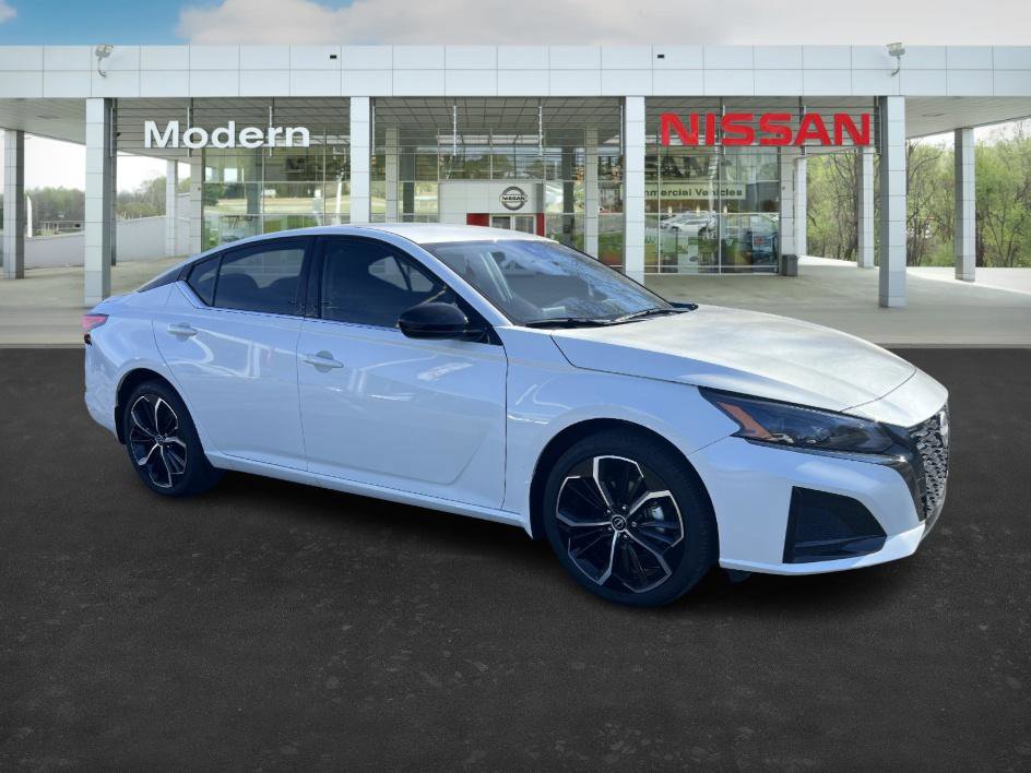 New 2025 Nissan Altima 2.5 SR image 3