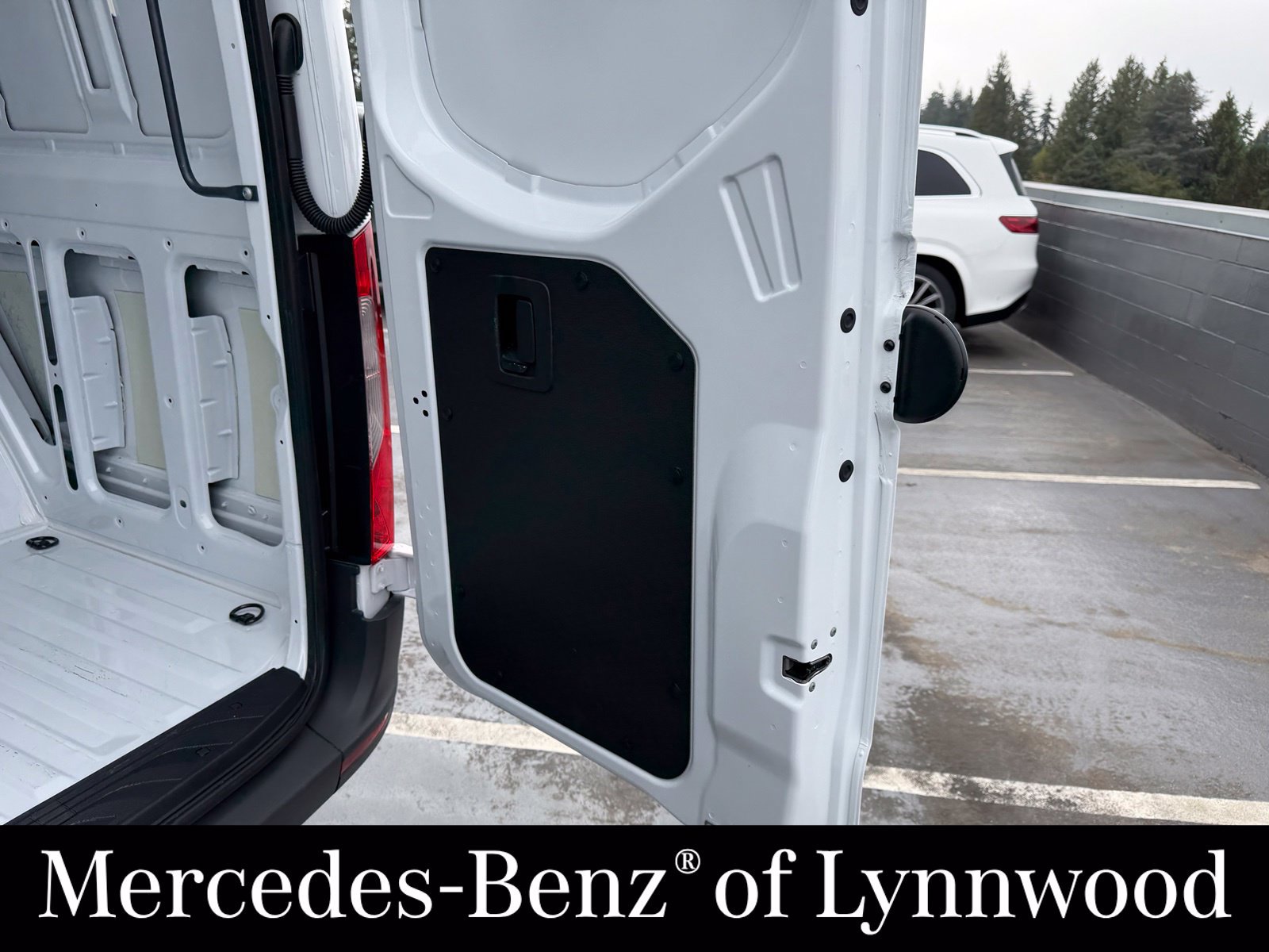 Used 2025 Mercedes-Benz Sprinter 2500 image 10