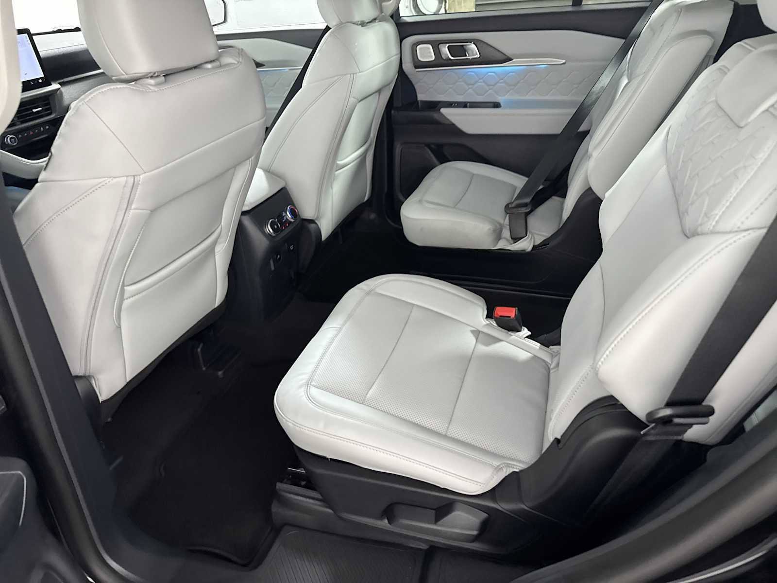 New 2026 Ford Explorer Platinum w/ LUX Leather Package AWD/4WD image 21