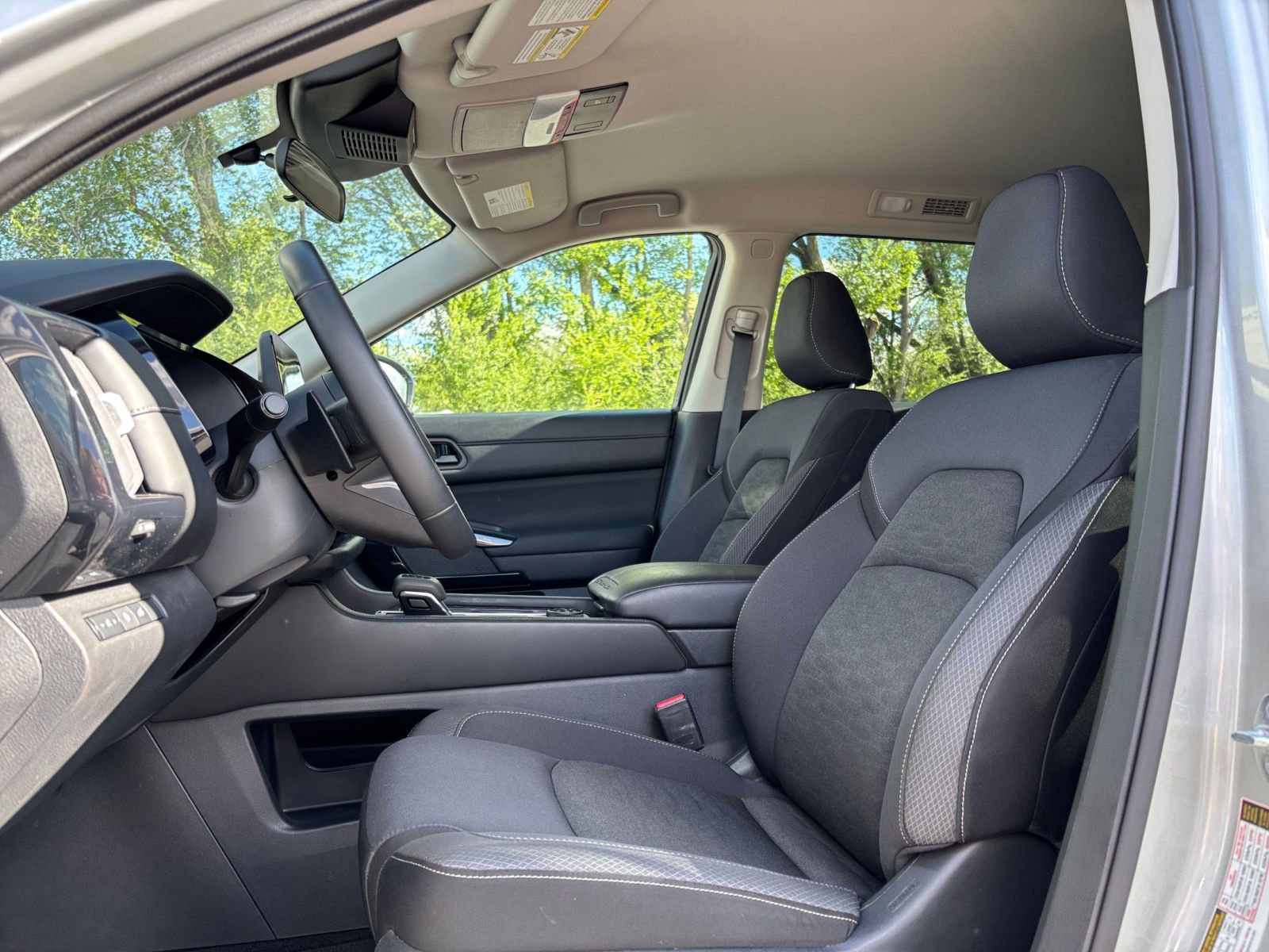 Used 2025 Nissan Pathfinder SV image 29