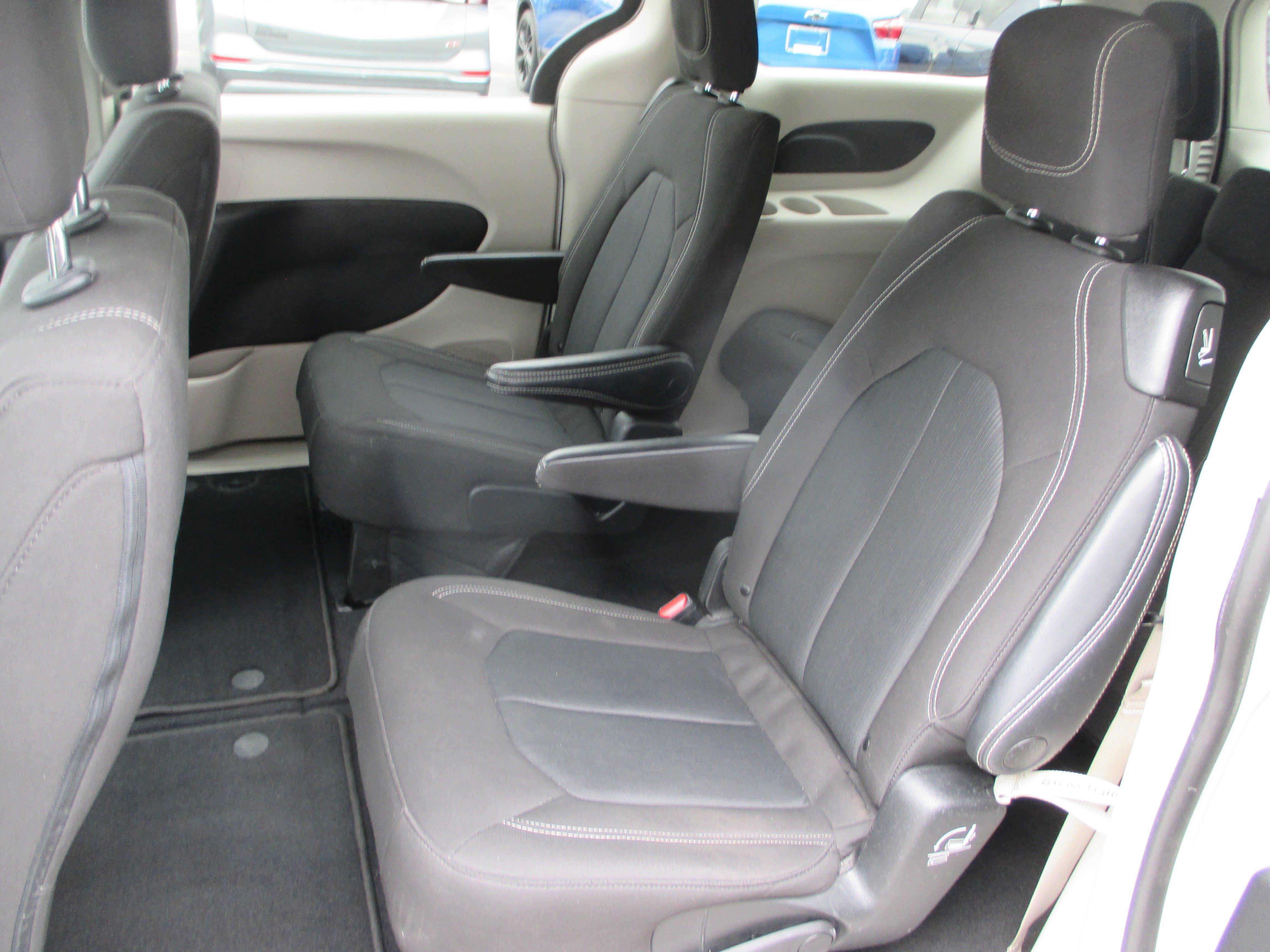 Used 2022 Chrysler Voyager LX FWD image 13