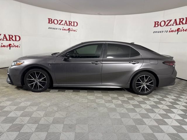 Used 2021 Toyota Camry SE image 5